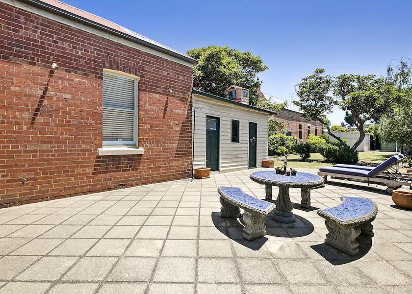 Victoria Melbourne Courtyard