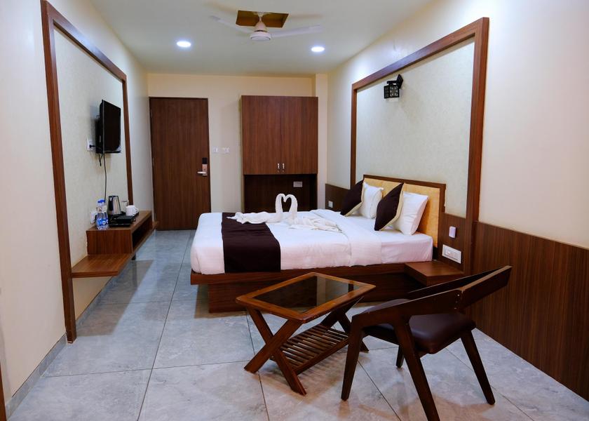 Gujarat Rajpipla Deluxe Room