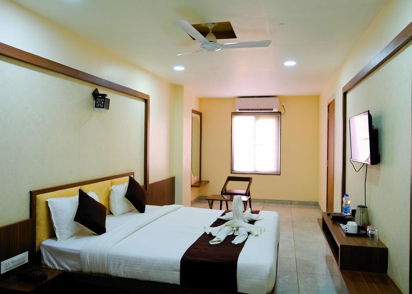 Gujarat Rajpipla Deluxe Room