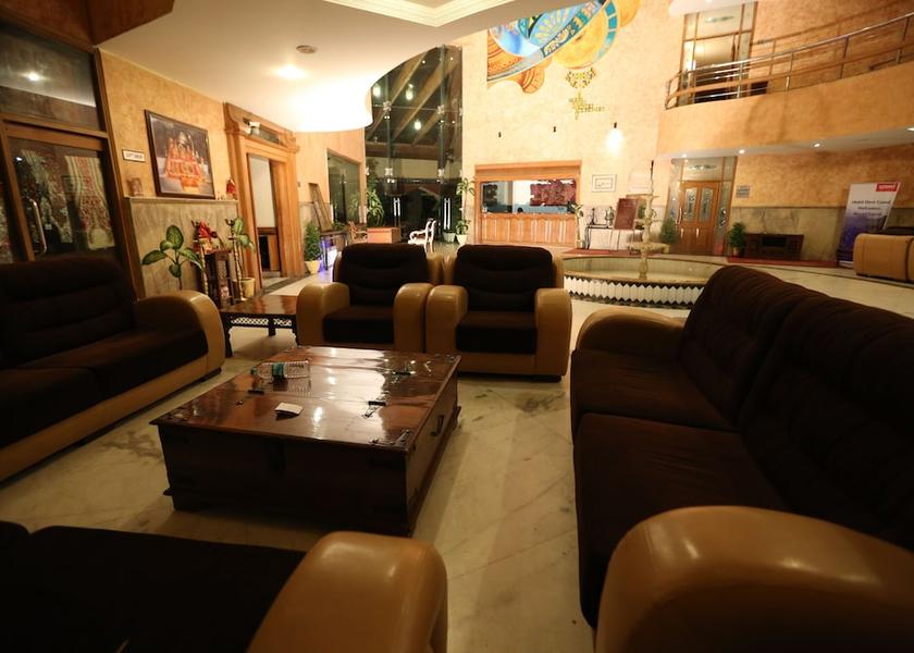 Lobby lounge