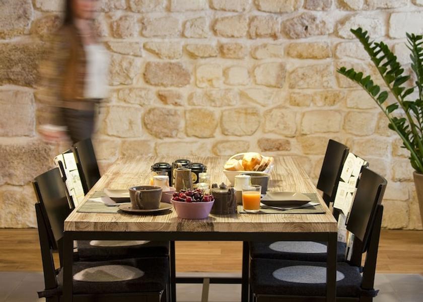 Nouvelle-Aquitaine Bordeaux Breakfast Area