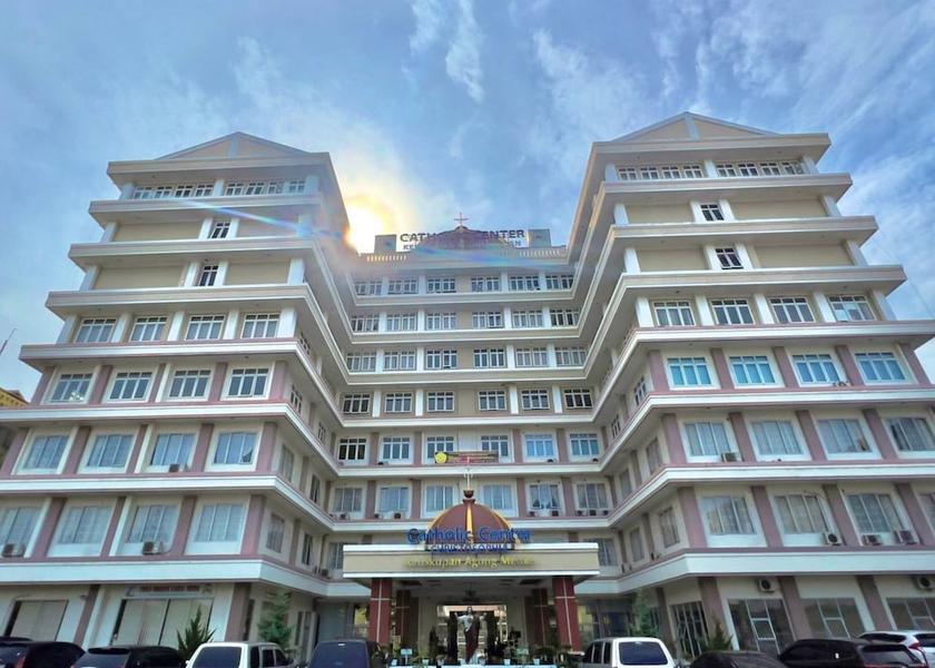  Medan Exterior Detail