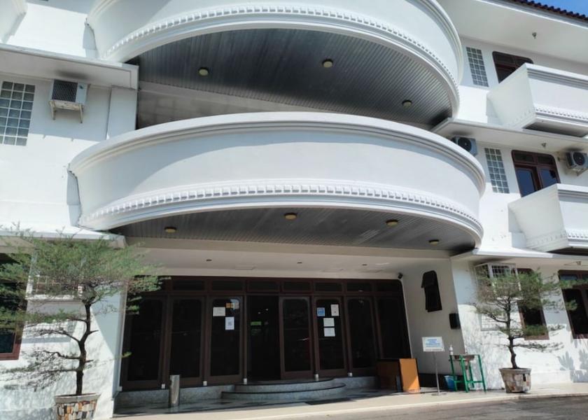  Medan Exterior Detail