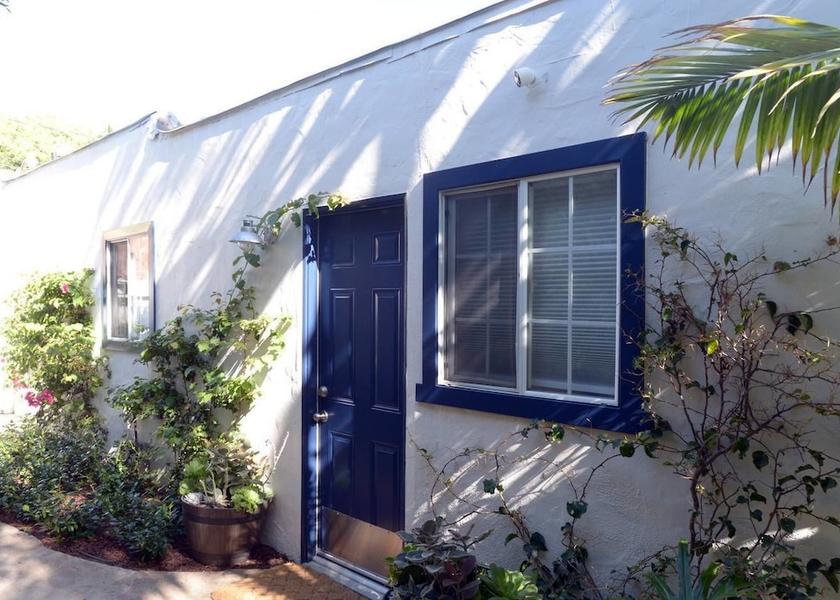California Santa Monica Exterior Detail