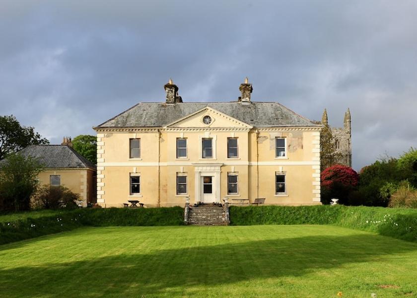 England Lifton Facade