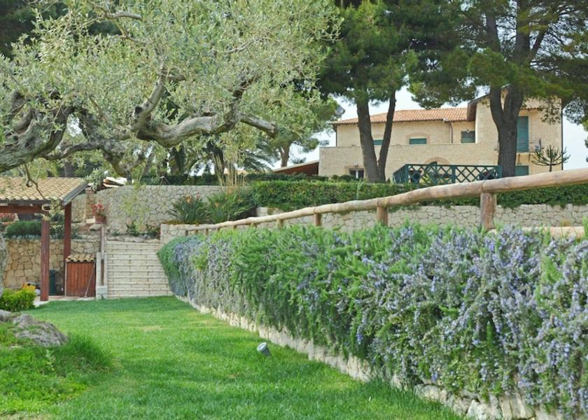 Sicily Licata Property Grounds