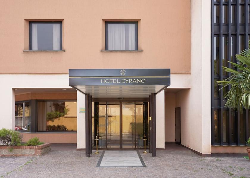 Lombardy Saronno Property entrance