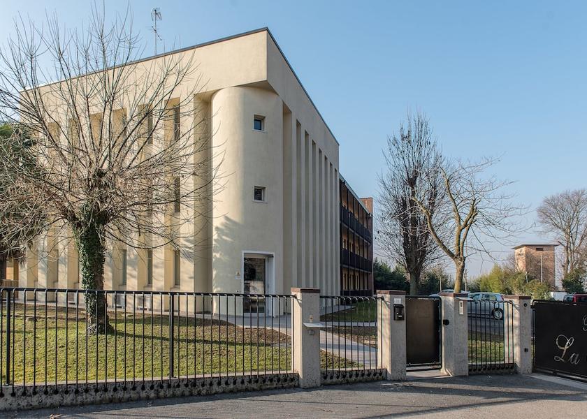 Veneto Villorba Exterior Detail