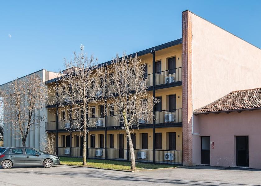 Veneto Villorba Exterior Detail