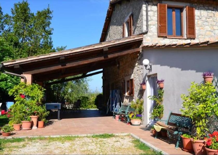 Umbria Baschi Facade