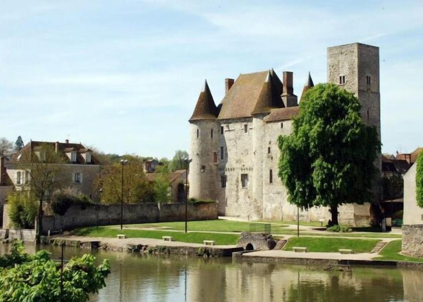 Île-de-France Nemours Point of interest