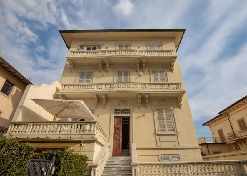 Tuscany Camaiore Facade