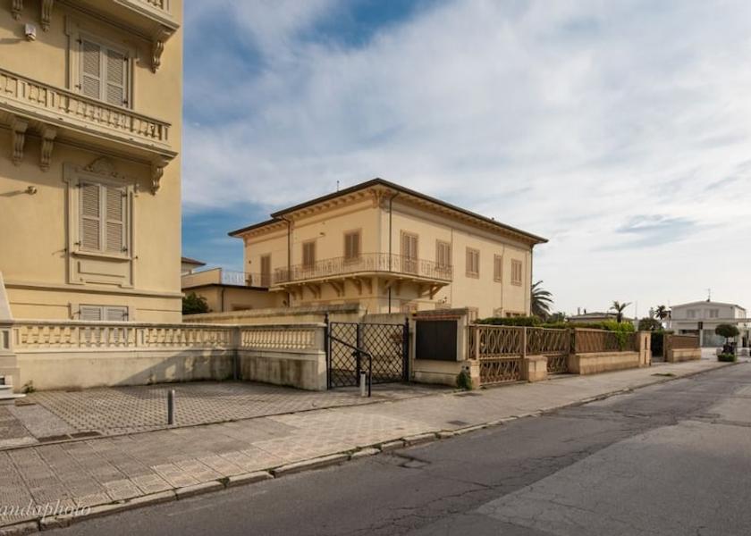 Tuscany Camaiore Facade