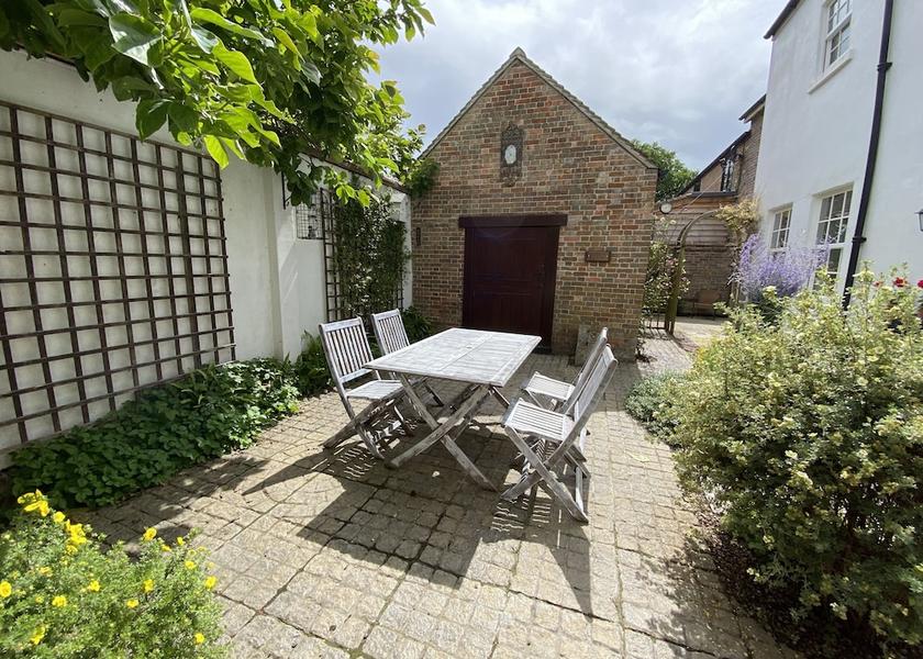 England Dorchester Outdoor Dining