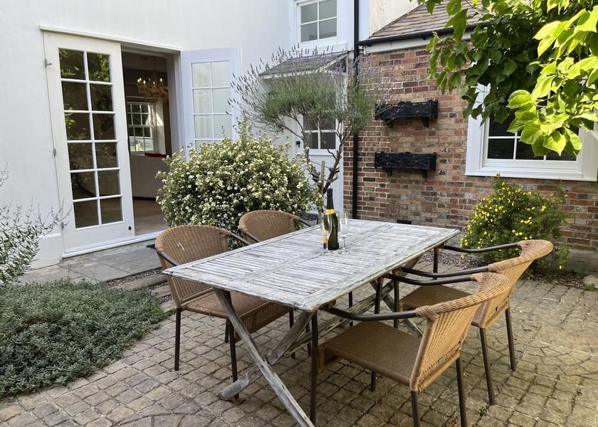 England Dorchester Outdoor Dining