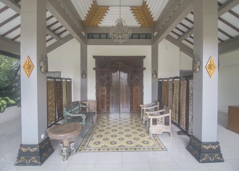  Ngaglik Interior Entrance