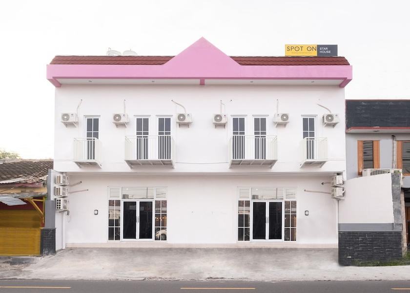  Ngaglik Exterior Detail