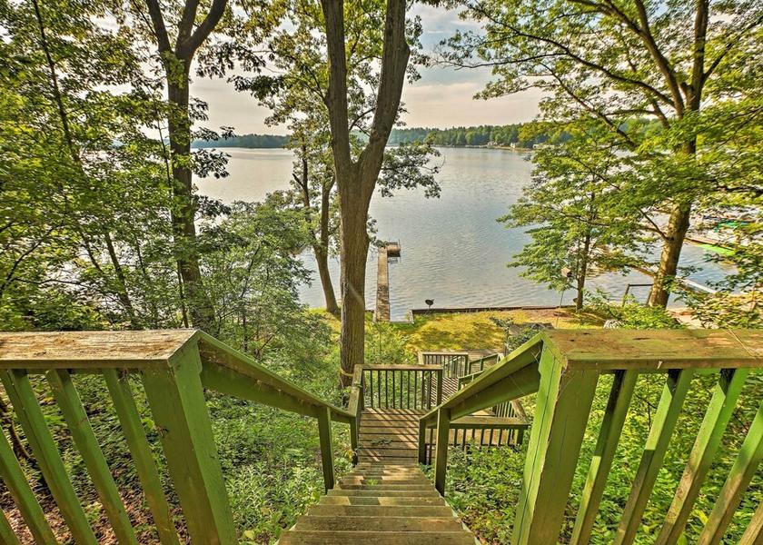 Illinois Le Roy Interior Entrance