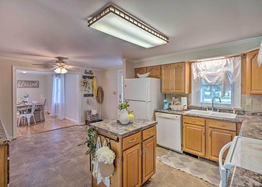 Virginia Reedville Interior Entrance