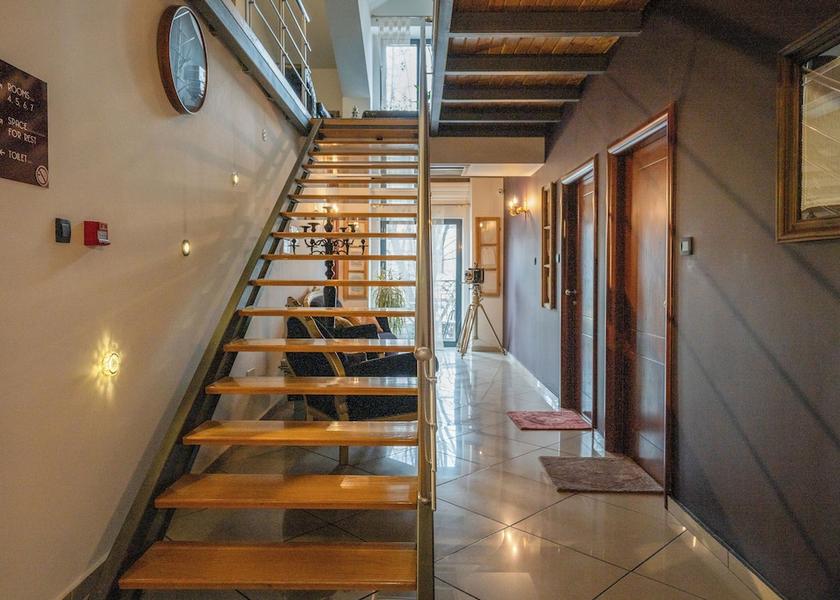  Niksic Interior Entrance