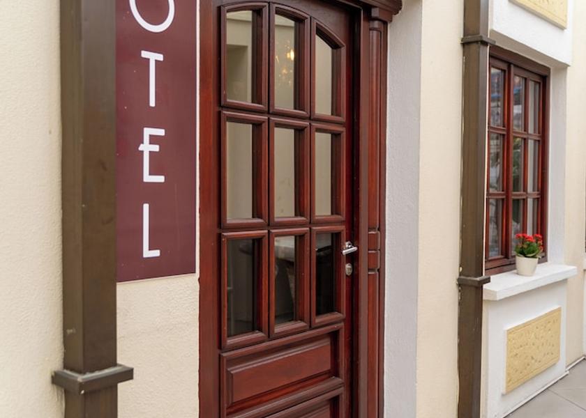  Niksic Interior Entrance