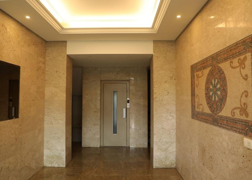  Zalqa Interior Entrance