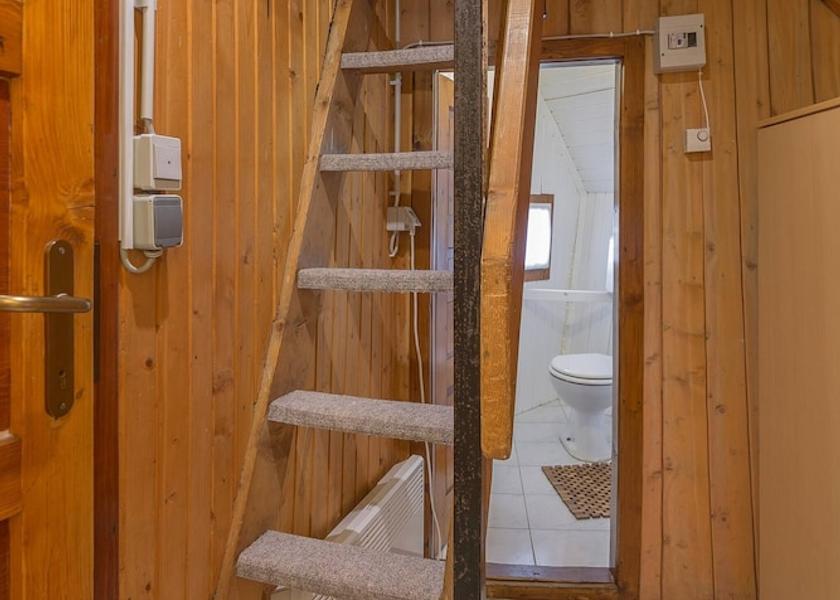  Kamnik Interior Entrance
