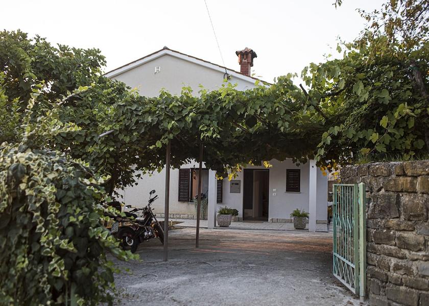  Izola Entrance