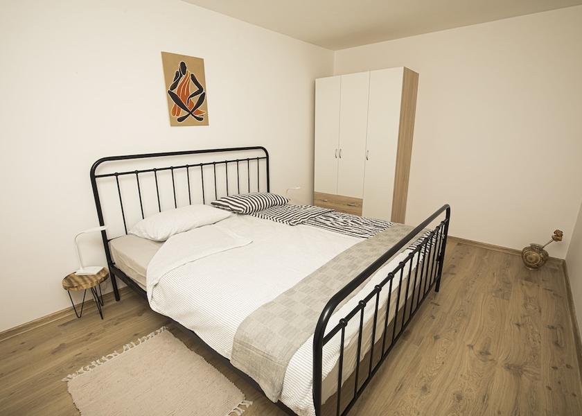  Izola Room