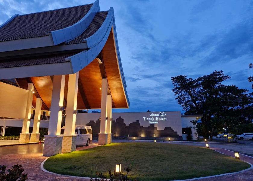  Vang Vieng exterior view