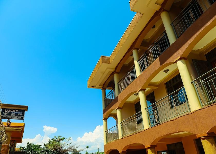  Jinja Interior Entrance