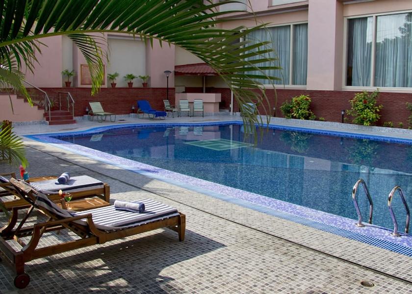 Uttar Pradesh Lucknow Outdoor pool