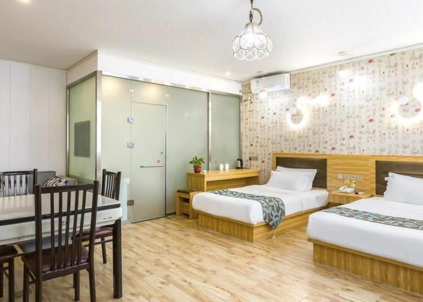  Yanqing Room