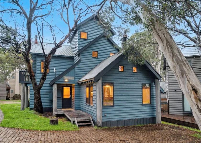 Victoria Dinner Plain Facade