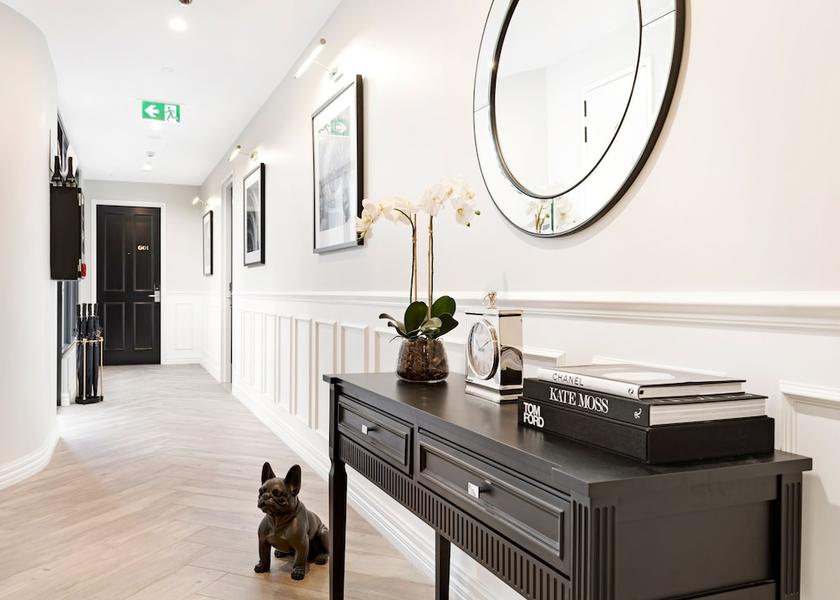 Victoria Glen Iris Hallway