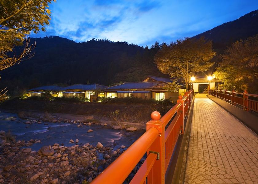Yamanashi Otsuki Facade