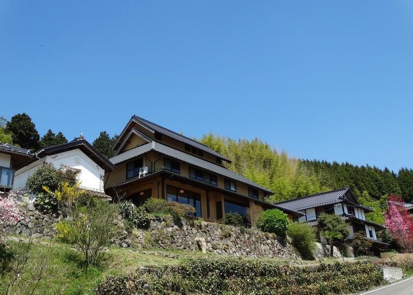 Okayama Misaki Exterior Detail