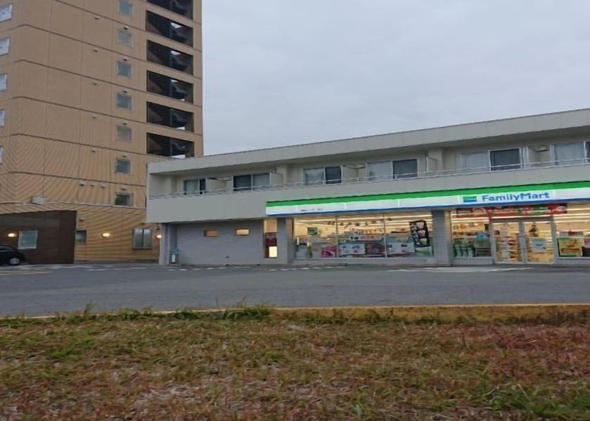 Mie Kameyama Exterior Detail