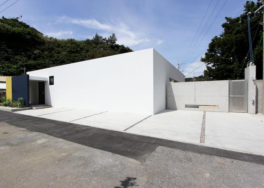 Okinawa (prefecture) Uruma Facade