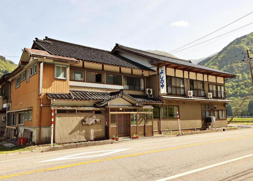 Toyama Nanto Exterior Detail