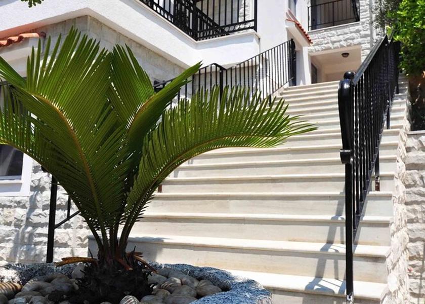  Risan Exterior Detail