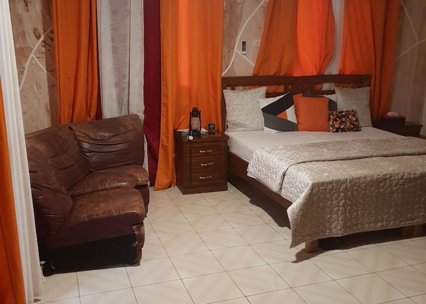  Toubab Dialao Exterior Detail