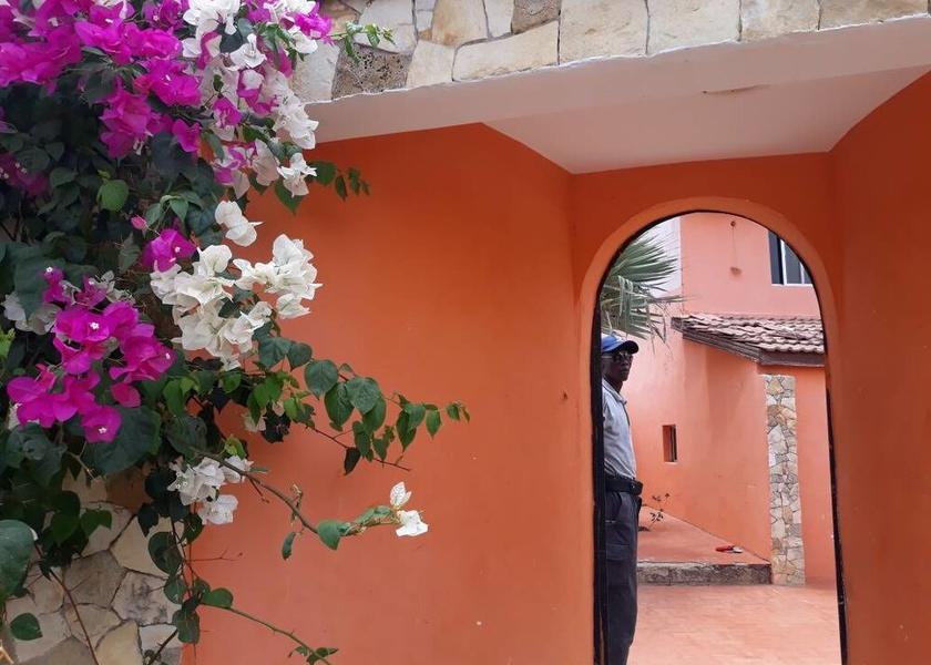  Toubab Dialao Exterior Detail