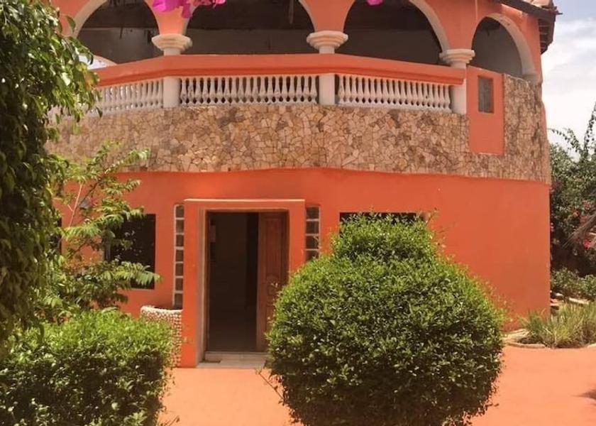  Toubab Dialao Exterior Detail