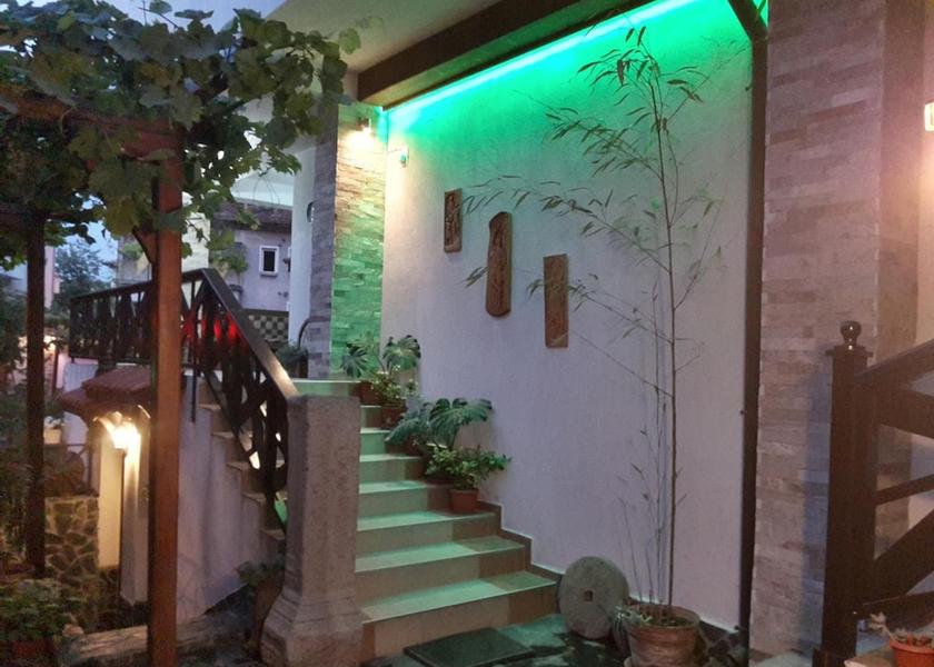  Sandanski Exterior Detail