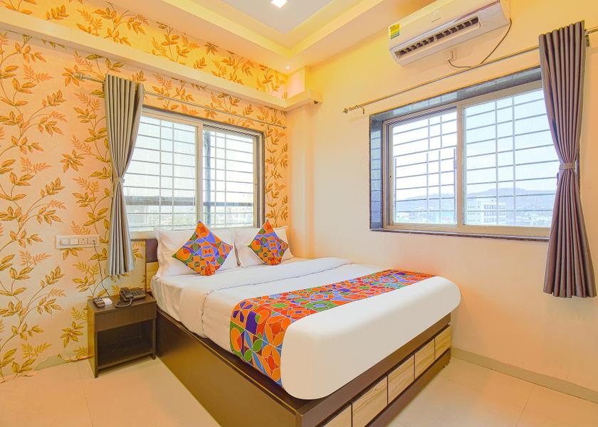 Maharashtra Pune Deluxe Room