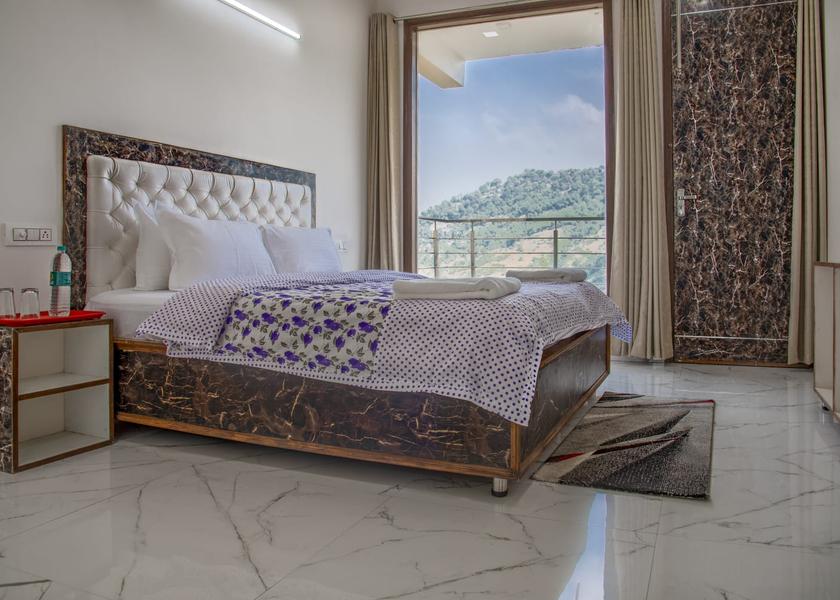 Himachal Pradesh Kasauli Luxury Room