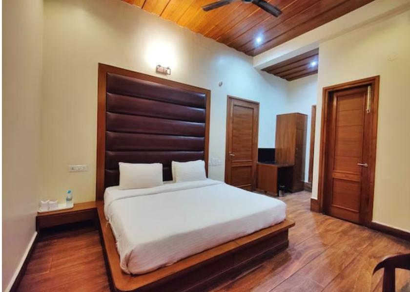 Himachal Pradesh Kasauli Super Deluxe Rooms With Balcony (AC)