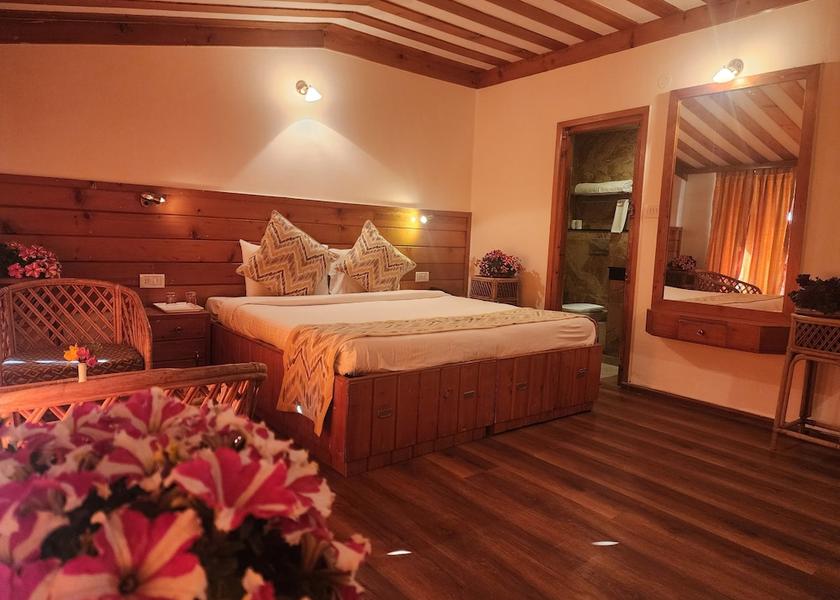 Himachal Pradesh Naldehra Room
