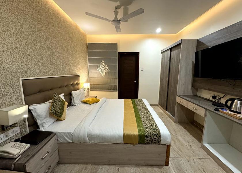 Uttar Pradesh Varanasi Suite Room (Ganga Facing)